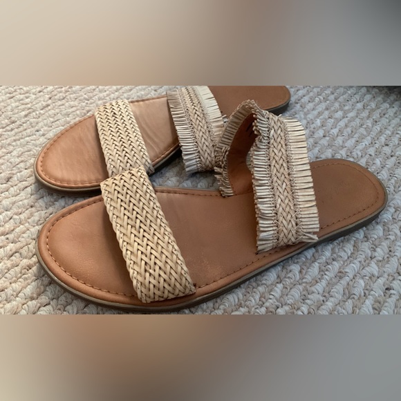 Universal Thread Sandals - Picture 7 of 10